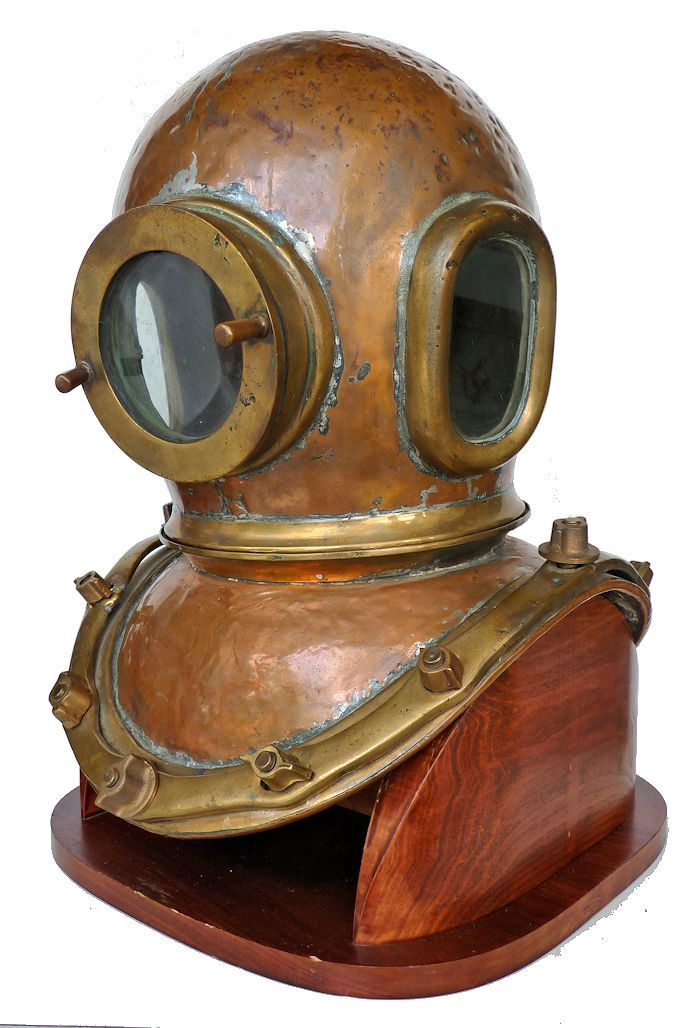 Two Chilean images of this dive helmet, side by side border=