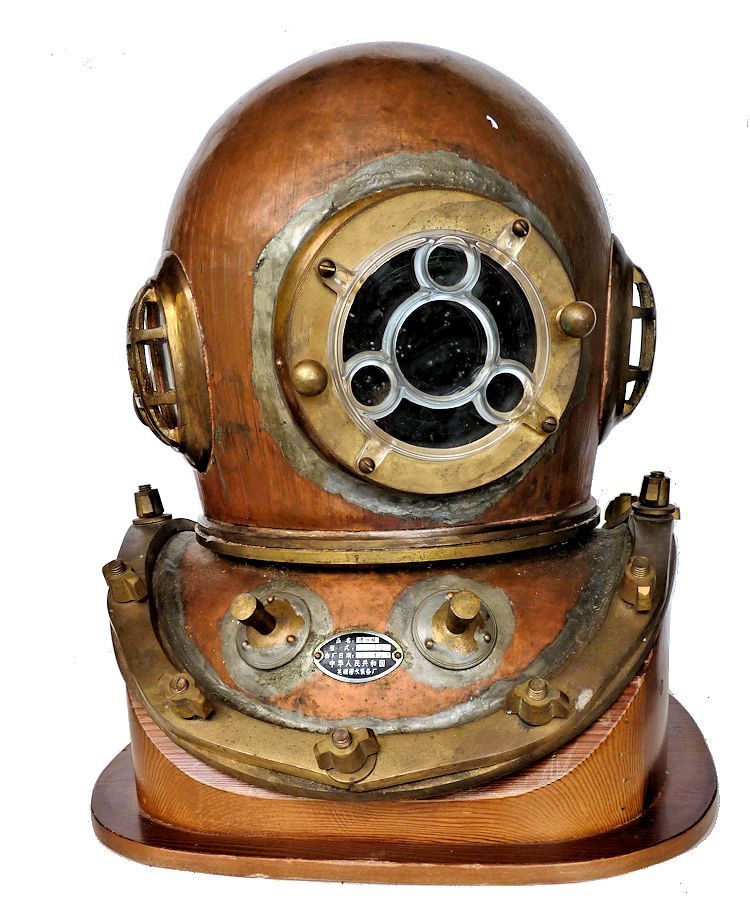 FRont view of Chinese 12 bolt dive helmet image